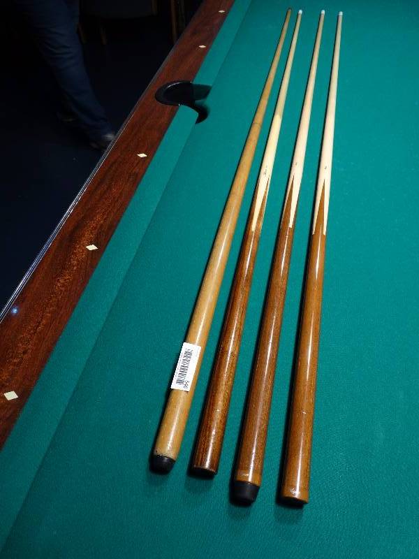 lot 546 image: 4 pool cues.