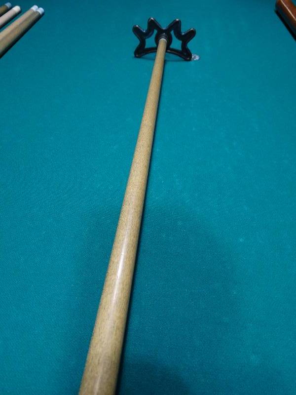 lot 547 image: Pool cue bridge.