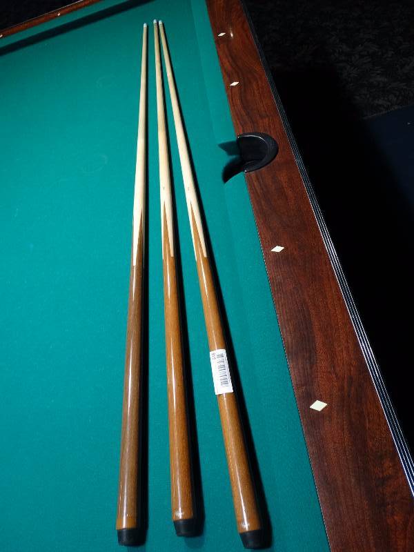 lot 548 image: 3 pool cues.