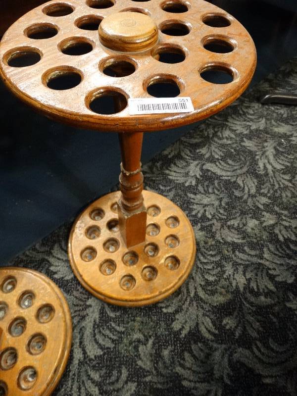 lot 551 image: Wood pool cue holder