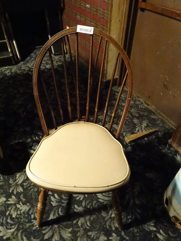 lot 563 image: Wood dining chair