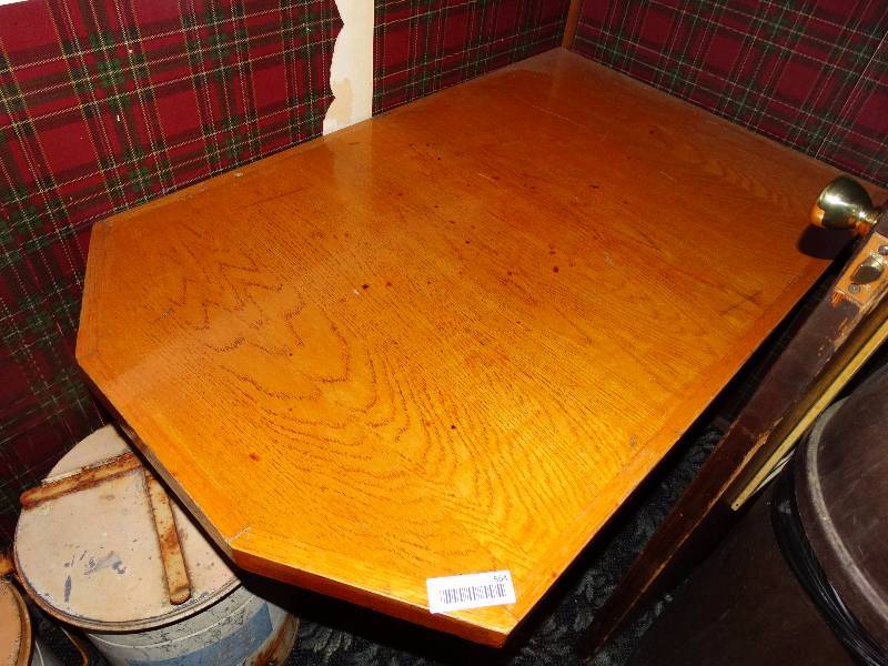 lot 564 image: Pedestal base dining table