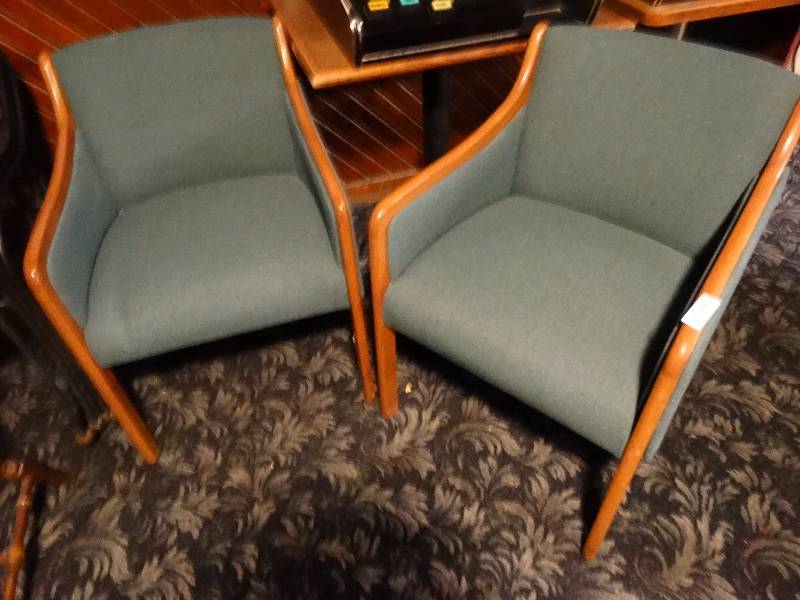 lot 567 image: 2 nice club chairs