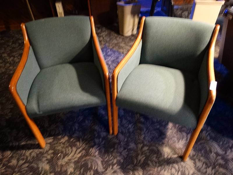 lot 570 image: 2 nice club chairs