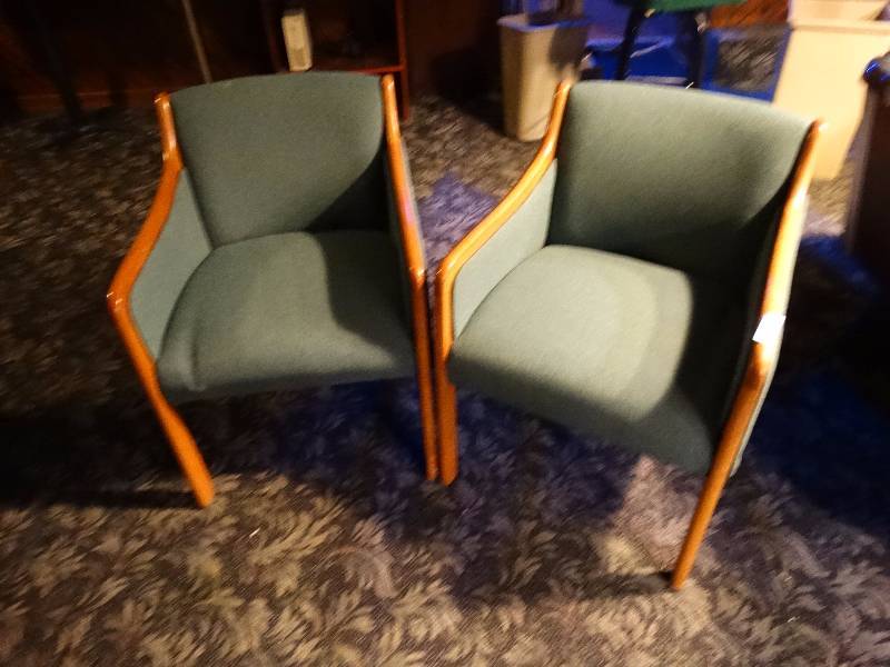 lot 573 image: 2 nice club chairs