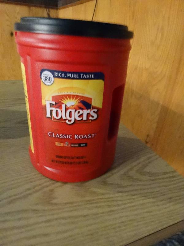 lot 618 image: 12 Folgers classic roast coffee.