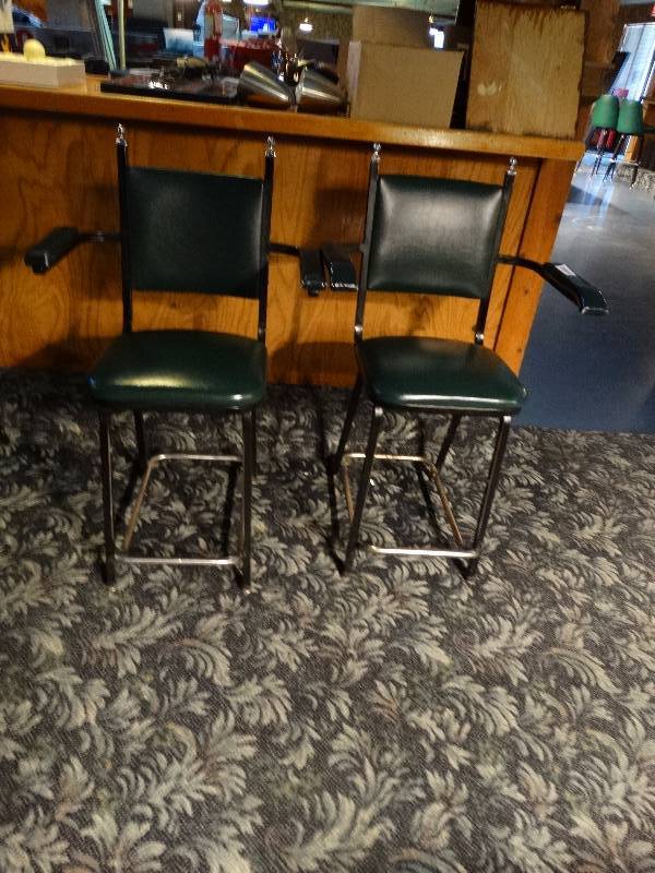 lot 623 image: Set of 2 green chair warm rest.