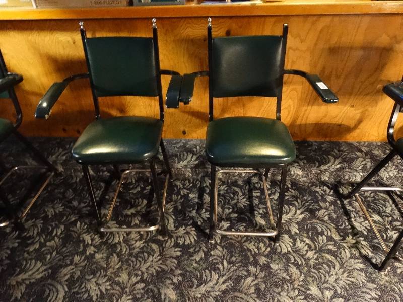 lot 624 image: Set of 2 green chair warm rest.