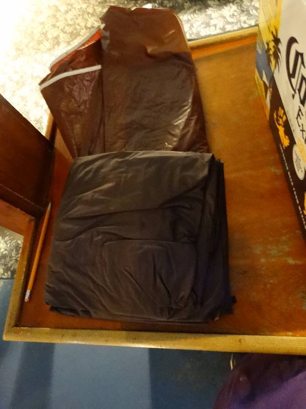 lot 635 image: Pool table covers & accessories.