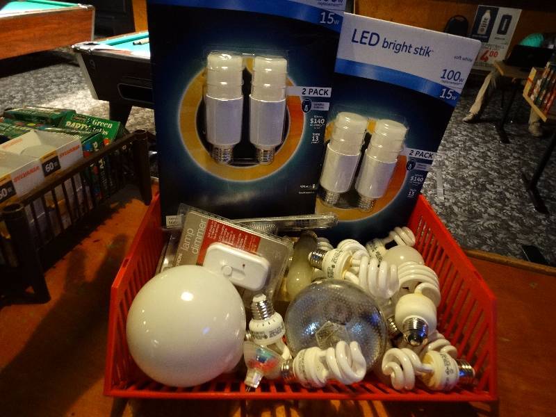 lot 639 image: Lot of assorted lights.