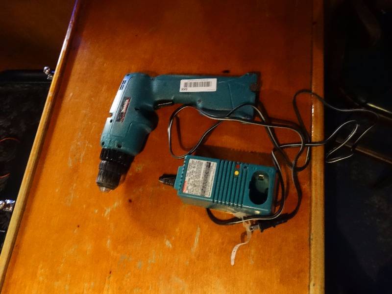 lot 648 image: Makita Drill wcharger.