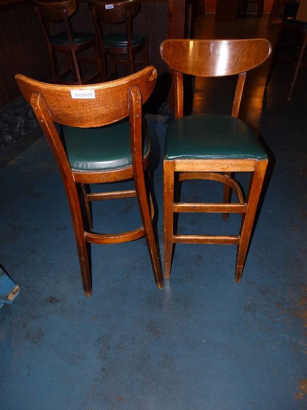 lot 661 image: 2 Bar height chairs.
