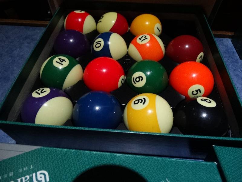 lot 668 image: Set of pool balls. Missing Q ball.