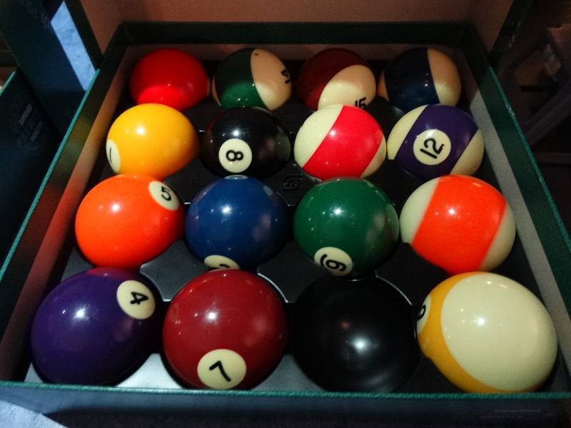 lot 669 image: Set of pool balls. Missing Q ball.