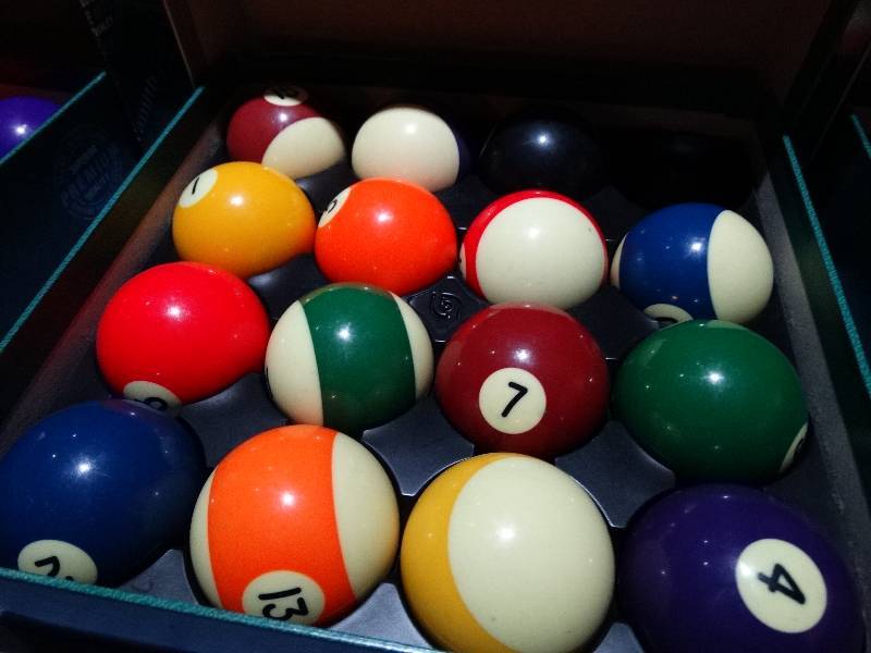 lot 671 image: Set of pool balls. Missing Q ball.