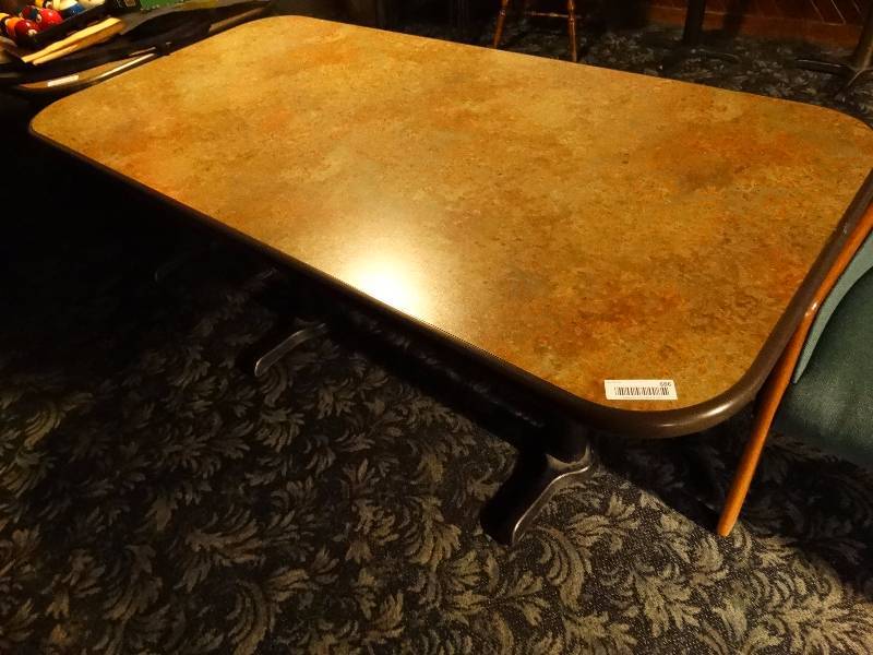 lot 686 image: Double pedestal dining table