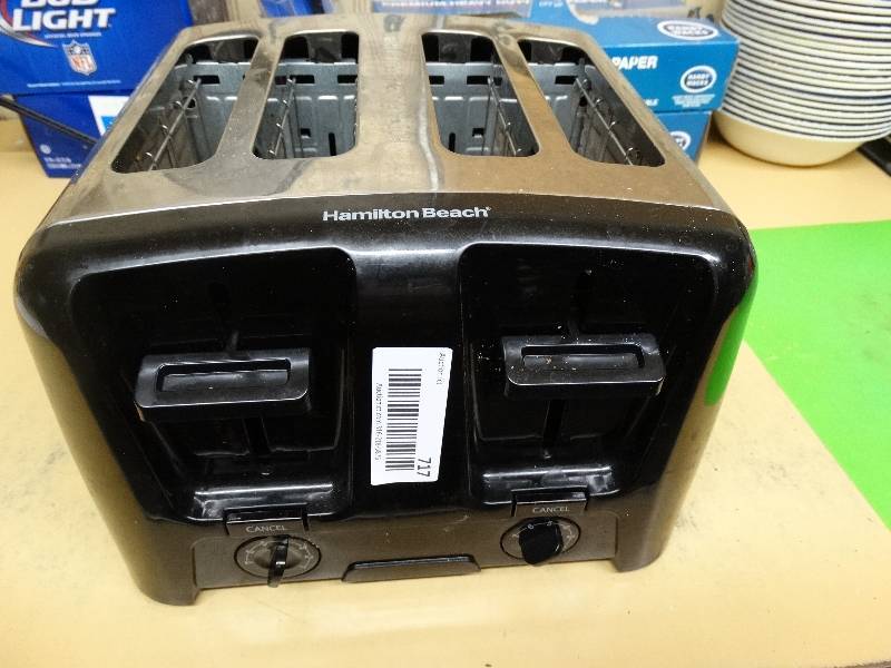 lot 717 image: Hamilton Beech 4 slice toaster.