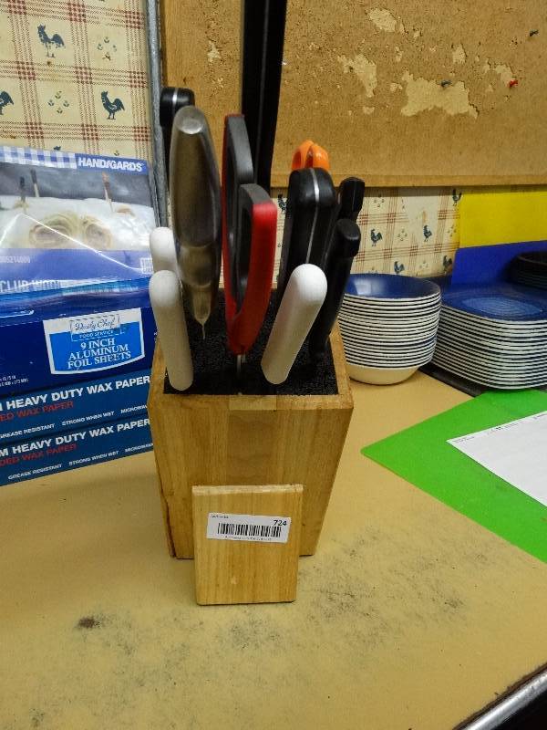 lot 724 image: Wooden Knife block - includes all knives shown.