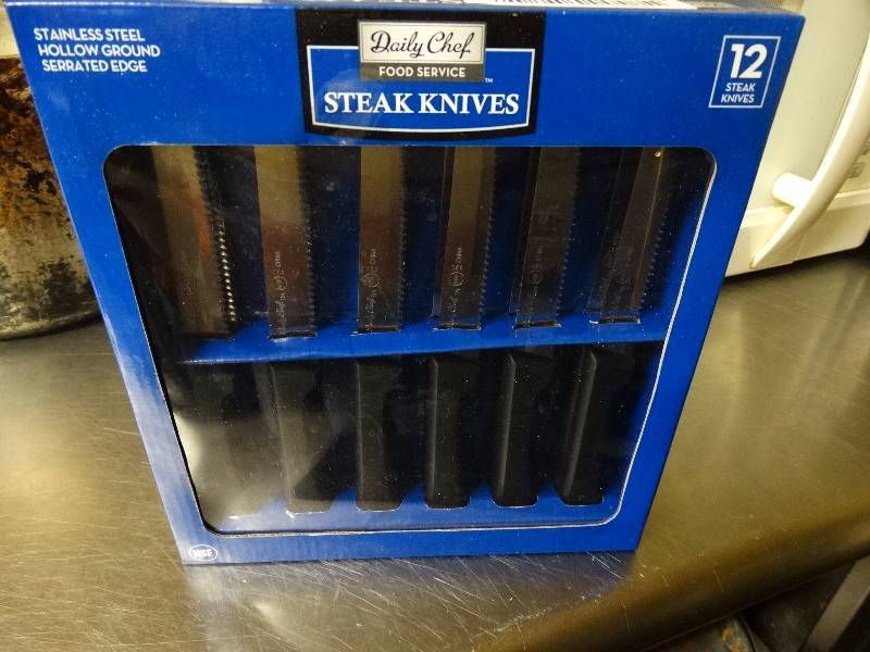 lot 749 image: 12 new steak knives - stainless steel.