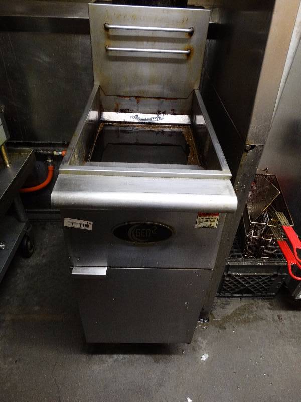 lot 756 image: Gen 2 -  40lb, 2 basket gas fryer.