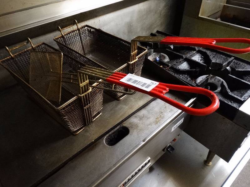 lot 757 image: 2 fryer baskets. Fit Item #756.