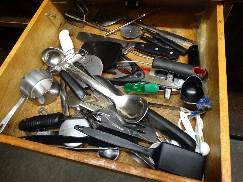 lot 760 image: Lot of various Kitchen utensils.