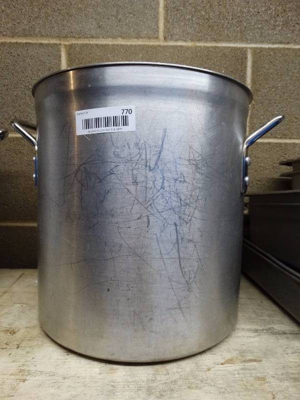 lot 770 image: Stainless steel 24 quart stock pot wlid.