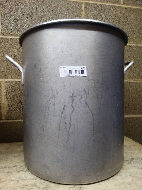 lot 773 image: Aluminum 40 quart stock pot NO lid.