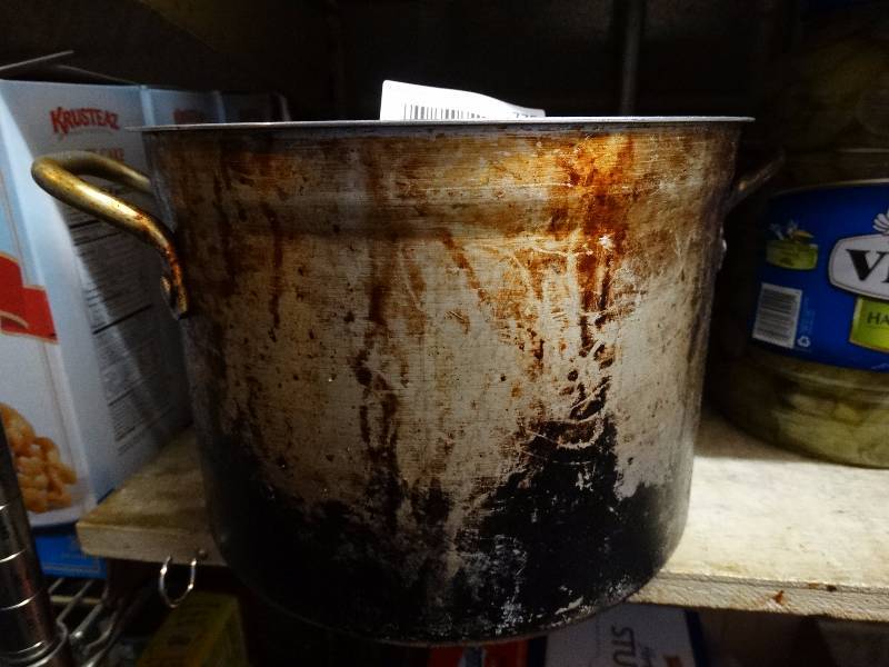 lot 775 image: 8 quart stock pot wlid.