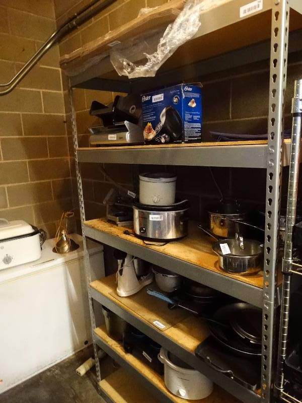 lot 790 image: Shelf w6 shelves, & lamp. NO CONTENTS.