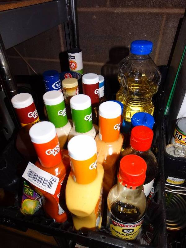 lot 795 image: Dressing, cooking oil, & sauce.