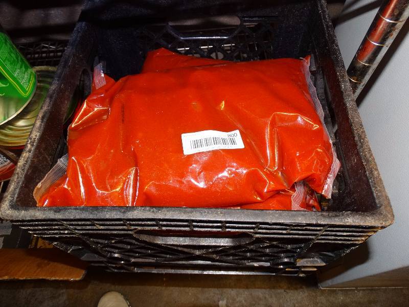 lot 800 image: 6 Large pouches of ketchup.