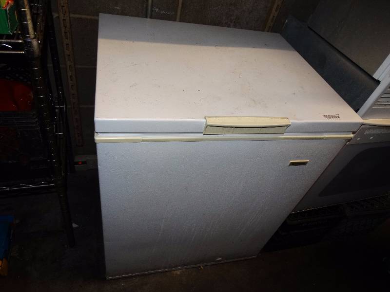 lot 804 image: White deep freeze WNO CONTENTS.