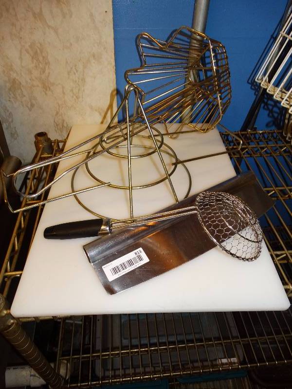 lot 813 image: Assorted fry baskets & cutting board.