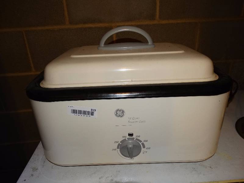 lot 819 image: GE 18 quart roaster.
