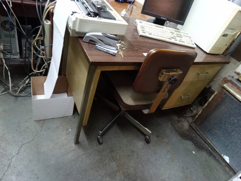 lot 831 image: Desk & chair.