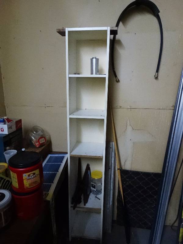 lot 834 image: Cabinet Wcontents.