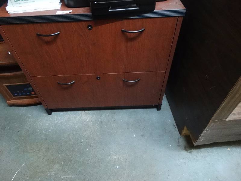 lot 836 image: 2 Drawer file cabinet no contents.