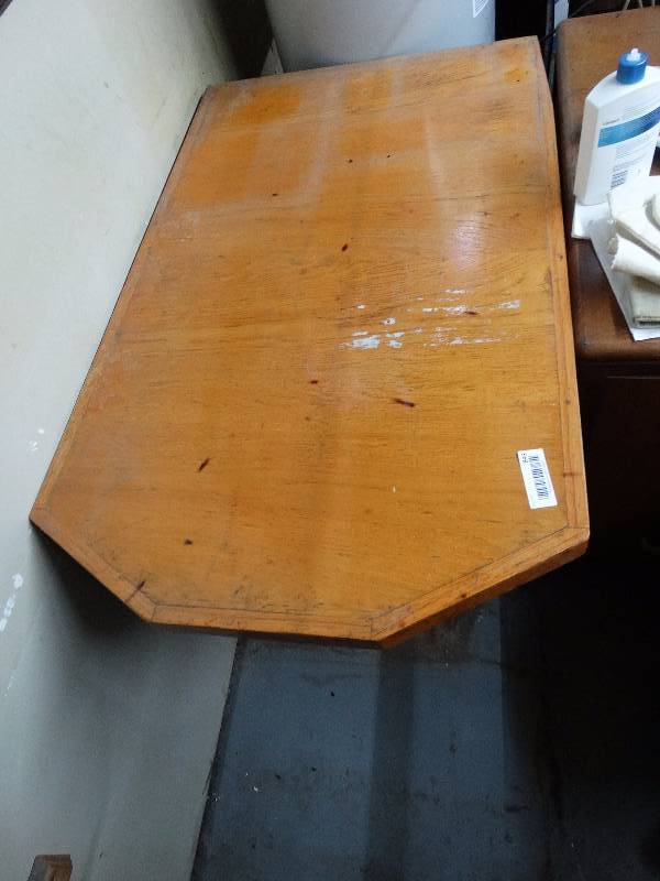 lot 843 image: Pedestal base dining table