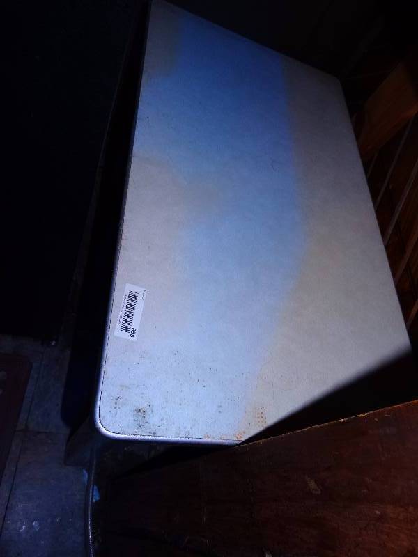 lot 858 image: Small metal table.