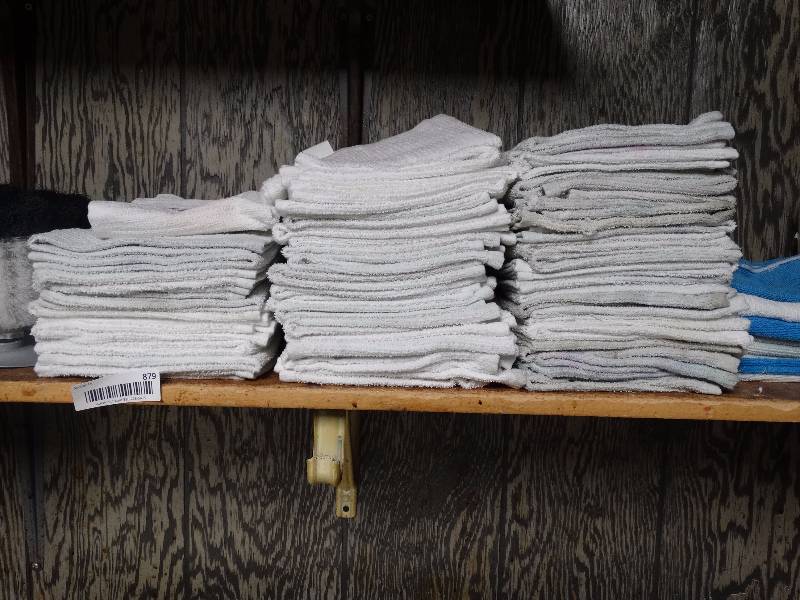 lot 879 image: Hand towels.