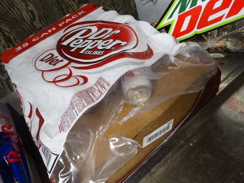 lot 914 image: 16 cans of Diet Dr Pepper