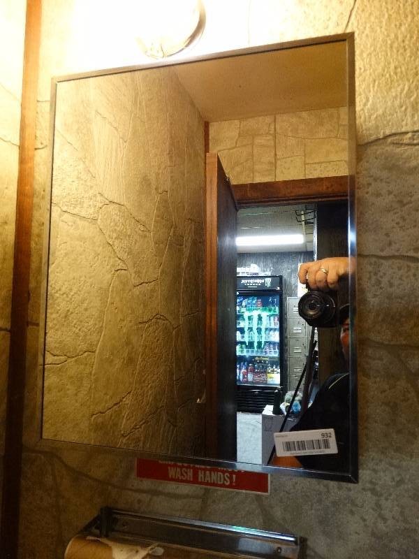 lot 932 image: Mirror medicine cabinet
