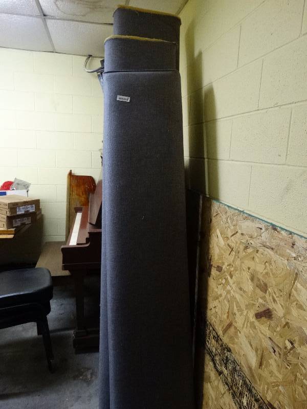 lot 935 image: 5 padded bench seats