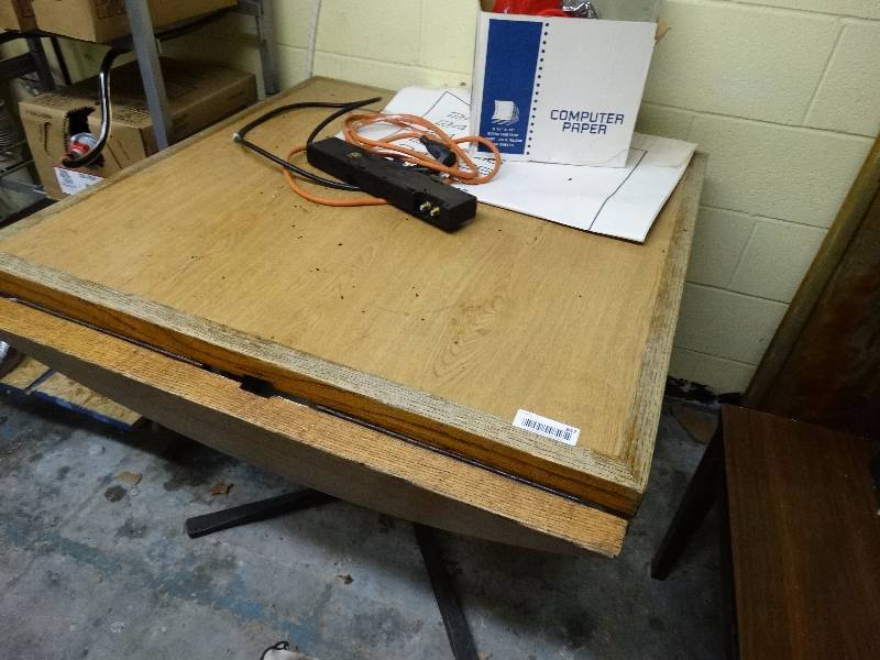 lot 947 image: Pedestal base dining table w drop leaf