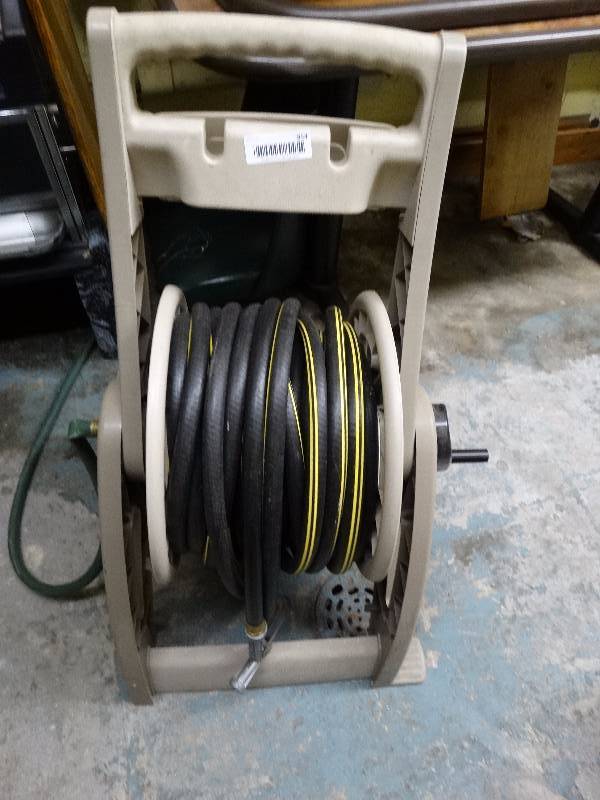 lot 954 image: Hose w reel