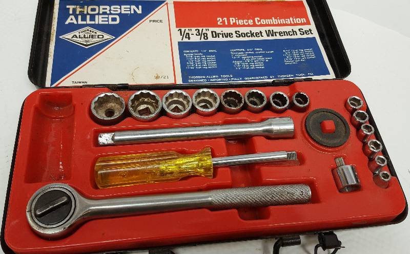 lot 6130 image: Socket set with 14 and 38 drive pieces.  Missing the spark plug socket