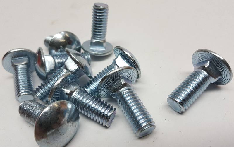 lot 6118 image: Package of 10 new 1 X 38 coarse thread bright zinc plated carriage bolts.  Handy to have in your tool box