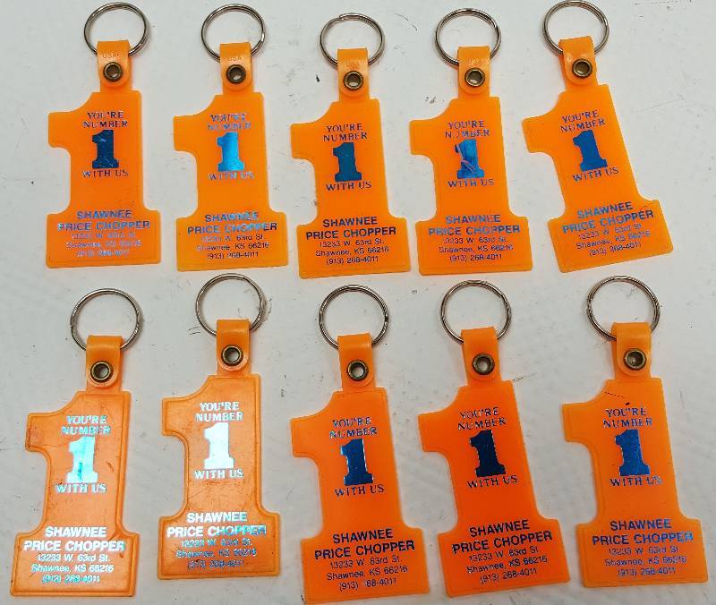 lot 6085 image: 10 new advertising Key Rings from the Shawnee Price Shopper.