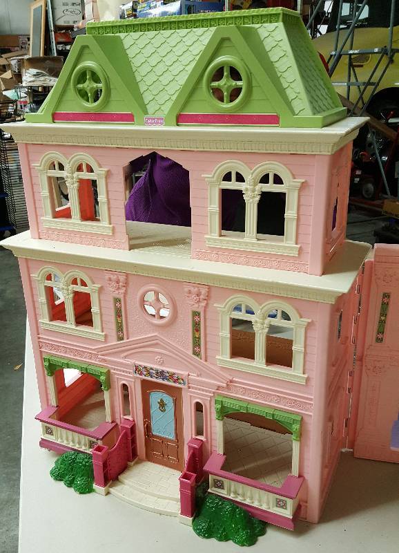 lot 5994 image: Wow, how special will this be Christmas morning.  In very nice shape and with everybody that lives here